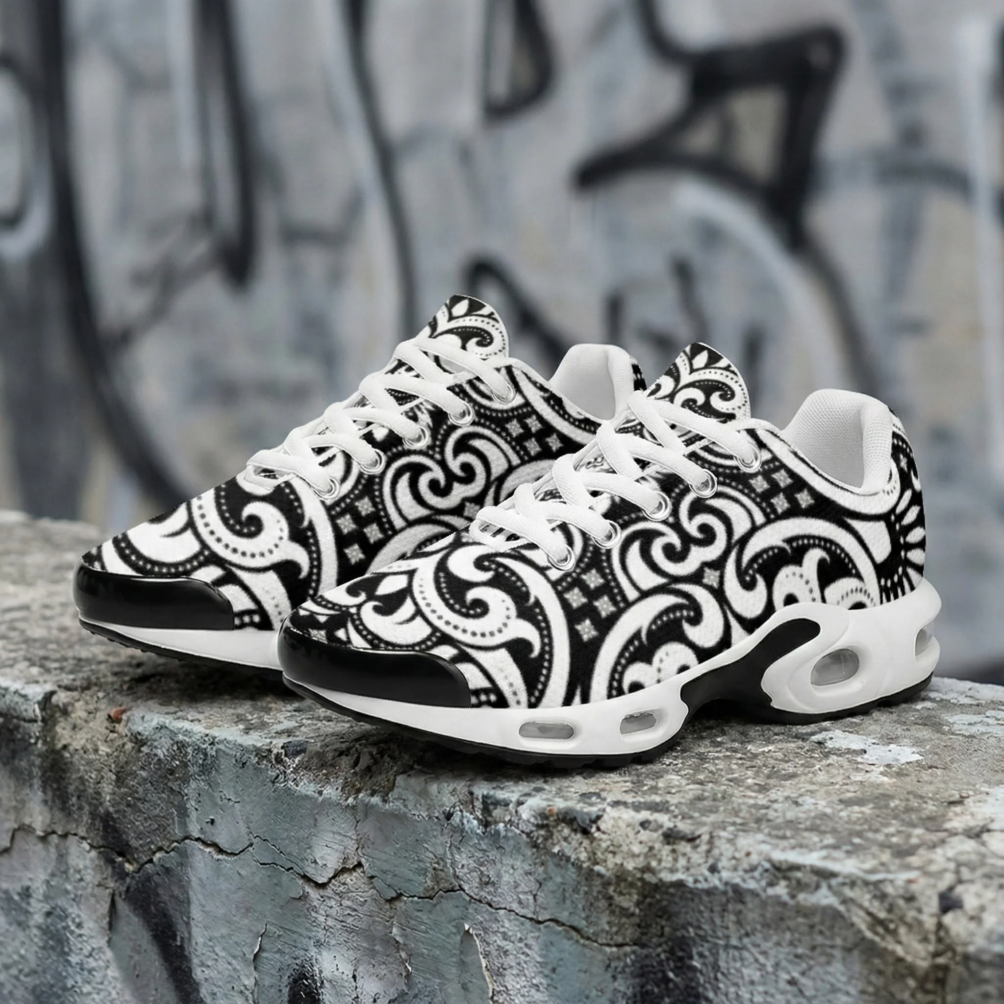 أحذية رياضية عصرية بخطوط سوداء - مراجعة Breathable Mesh Athletic Shoes وسعره