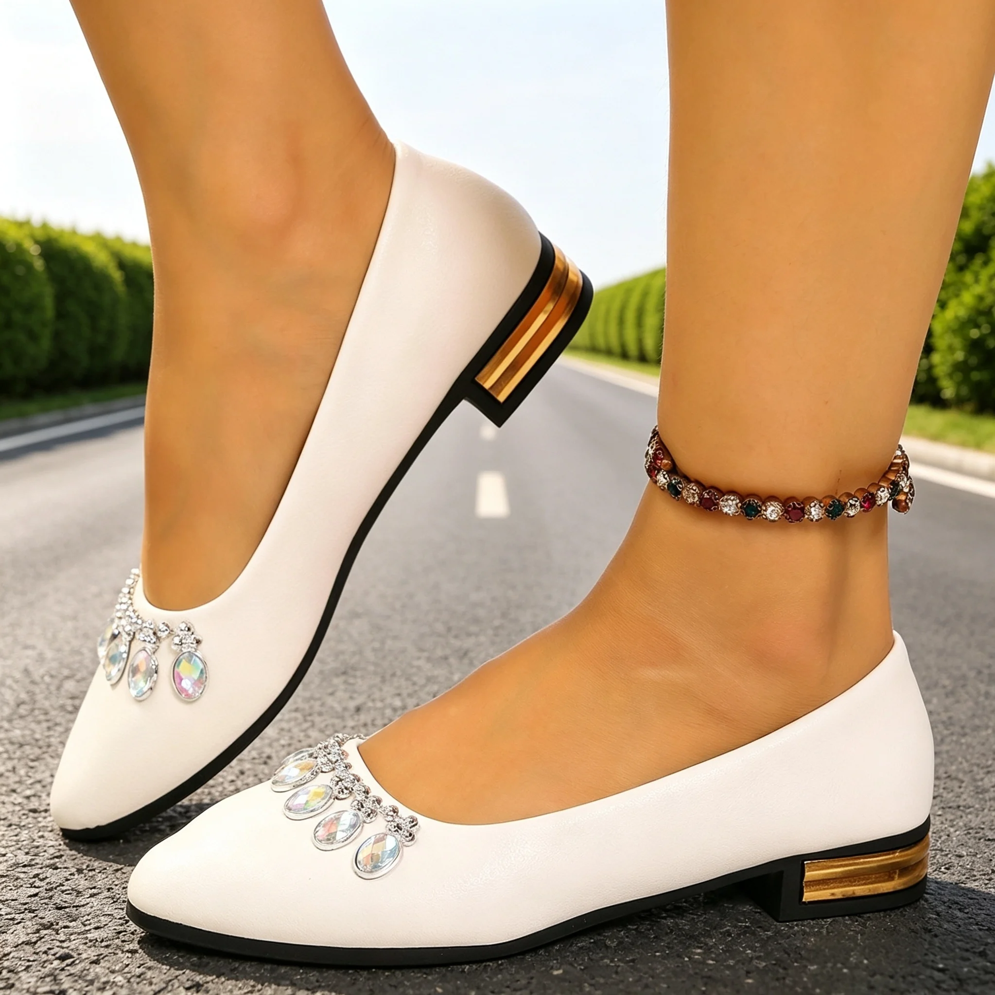 أحذية نسائية مسطحة ذات مقدمة م - مراجعة Sneakers وسعره