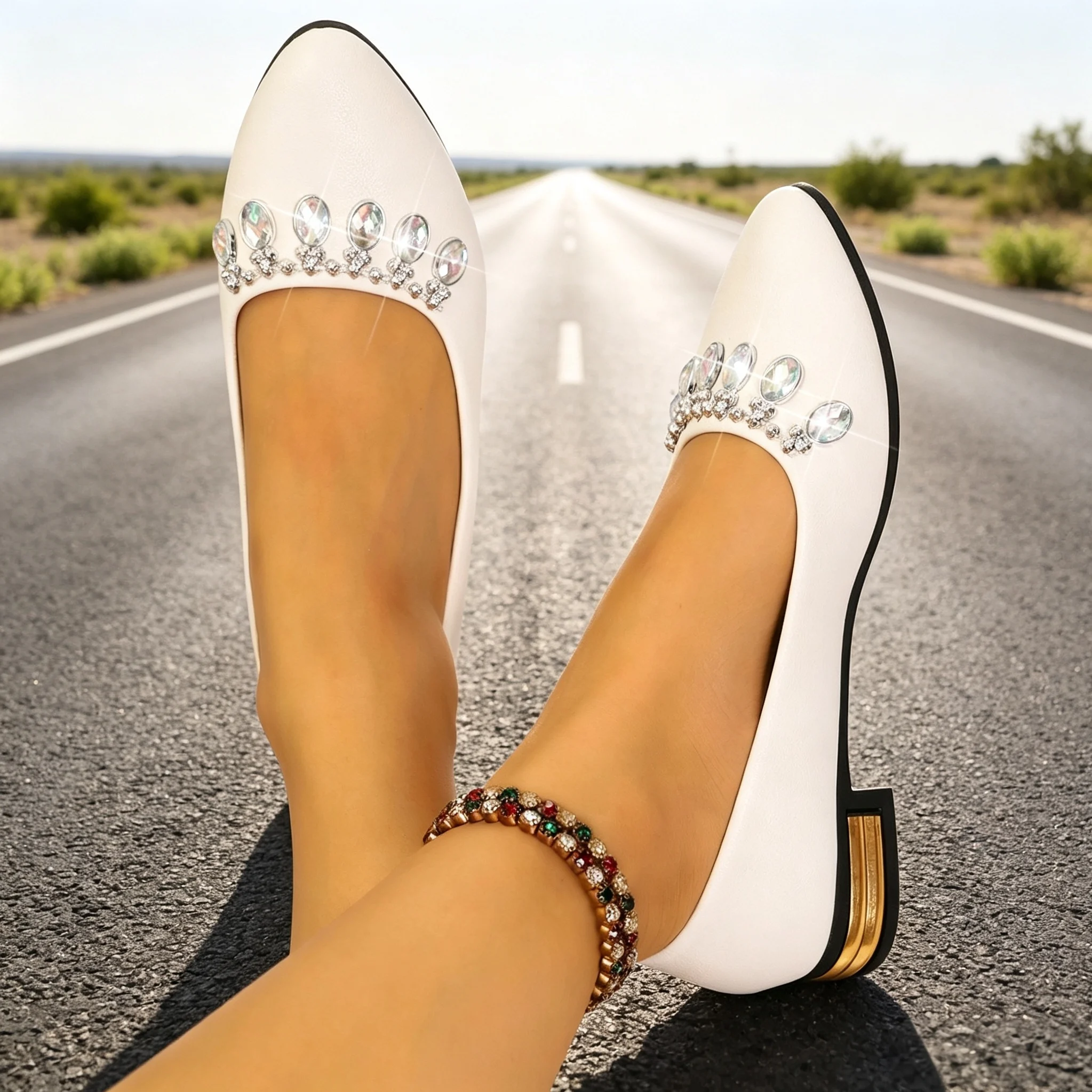 أحذية نسائية مسطحة ذات مقدمة م - مراجعة Sneakers وسعره