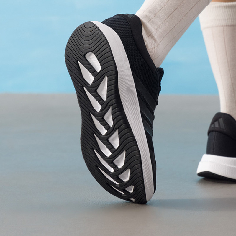 حذاء أديداس JQ6404 الجديد للنس - مراجعة Shock Absorbing Gym Trainers وسعره