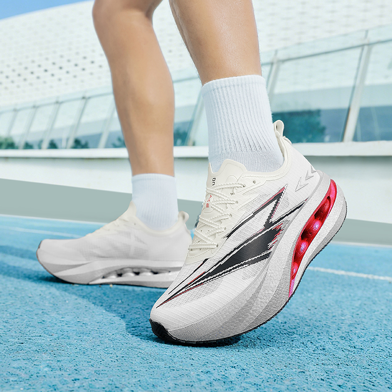أحذية جري جديدة للماراثون بلوح - مراجعة Carbon Plate Marathon Racing Shoes وسعره