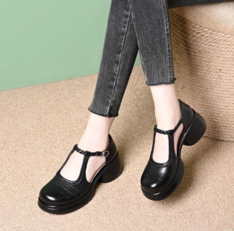 صندل ماري جين نسائي أسود بنقشة - مراجعة Sandals وسعره